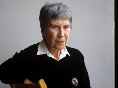 Natalia Ginzburg, retratada en 1990.