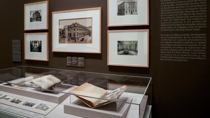 Algunas de las piezas de la exposición "Archivo fotográfico del Banco de España. De la albúmina al píxel".