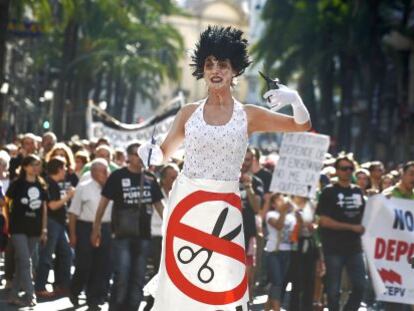 Una manifestante, durante la protesta en Valencia.