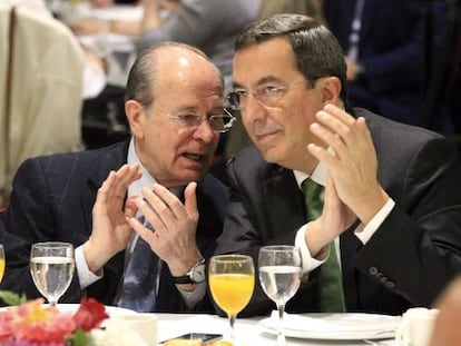 Ibon Areso, a la izquierda, y José Luis Bilbao este lunes en un desayuno informativo del Fórum Europa Tribuna Euskadi.