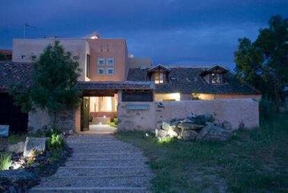 Exterior de la Casa de Hechizo, en Carrascal de la Sierra