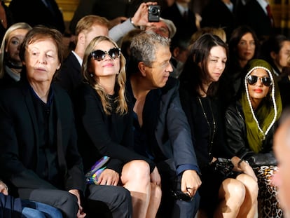 Lo que cobran las celebrities por sentarse en la primera fila de un desfile