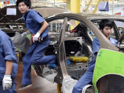 Trabalhadores em uma fábrica da Chery.