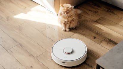 Artículo de EL PAÍS Escaparate sobre un robot aspirador Lefant perfecto para eliminar el pelo de las mascotas, con un 61% de descuento.