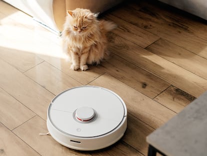 Artículo de EL PAÍS Escaparate sobre un robot aspirador Lefant perfecto para eliminar el pelo de las mascotas, con un 61% de descuento.