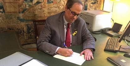 El president Quim Torra signa el decret per nomenar Consell Executiu el dia 19.