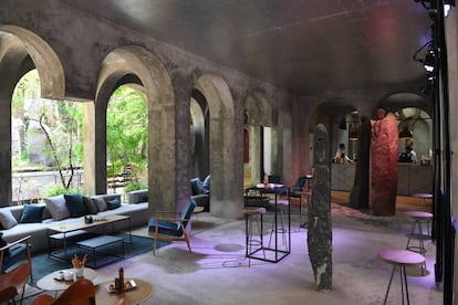 El hormigón robusto, con sus manchas e imperfecciones, se ha convertido en una de las grandes tendencias decorativas. Muestra de ello es la casa del artista catalán Xavier Corberó.