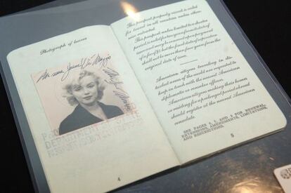 El pasaporte de Marilyn Monroe, expedido en 1954.