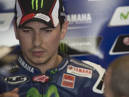 Lorenzo, en el taller de Yamaha