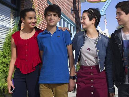 Da esquerda para a direita, Sofia Wylie, Joshua Rush, Peyton Elizabeth Lee e Asher Angel na série ‘Andi Mack’.