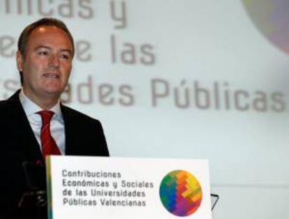 El presidente de la Comunidad Valenciana, Alberto Fabra, durante su intervención en la presentación del informe "Contribuciones económicas y sociales de las Universidades Públicas Valencianas". EFE/Archivo