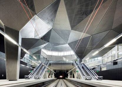 La nueva estación de tren y Alta velocidad (Plaza de Europa) de Logroño, proyectada por el estudio Ábalos-Sentkiewicz Arquitectos, entró en funcionamiento el 18 de diciembre de 2011. El jurado valora: "La capacidad de conexión y continuidad urbana en el plano de la movilidad, así como la calidad espacial y lumínica que se consigue con una solución formal con cierta voluntad celebrativa, que con pocos recursos revaloriza un espacio que se suele considerar de simple tránsito".