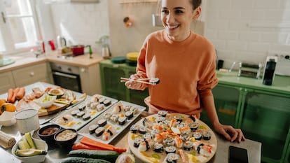 kit para hacer sushi, kit de sushi, set sushi, utensilios para hacer sushi, material para hacer sushi, Kit Sushi Ceramica, ¿Qué tengo que comprar para hacer sushi?, ¿Cuánto me cuesta hacer sushi en casa?