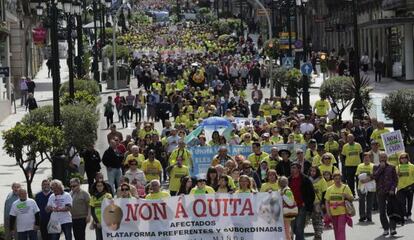 Miles de manifestantes marchan en Vigo contra la quita a las preferentes.