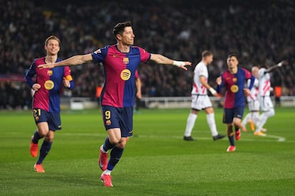 Robert Lewandowski, del FC Barcelona, celebra tras marcar al Rayo Vallecano el pasado 17 de febrero.