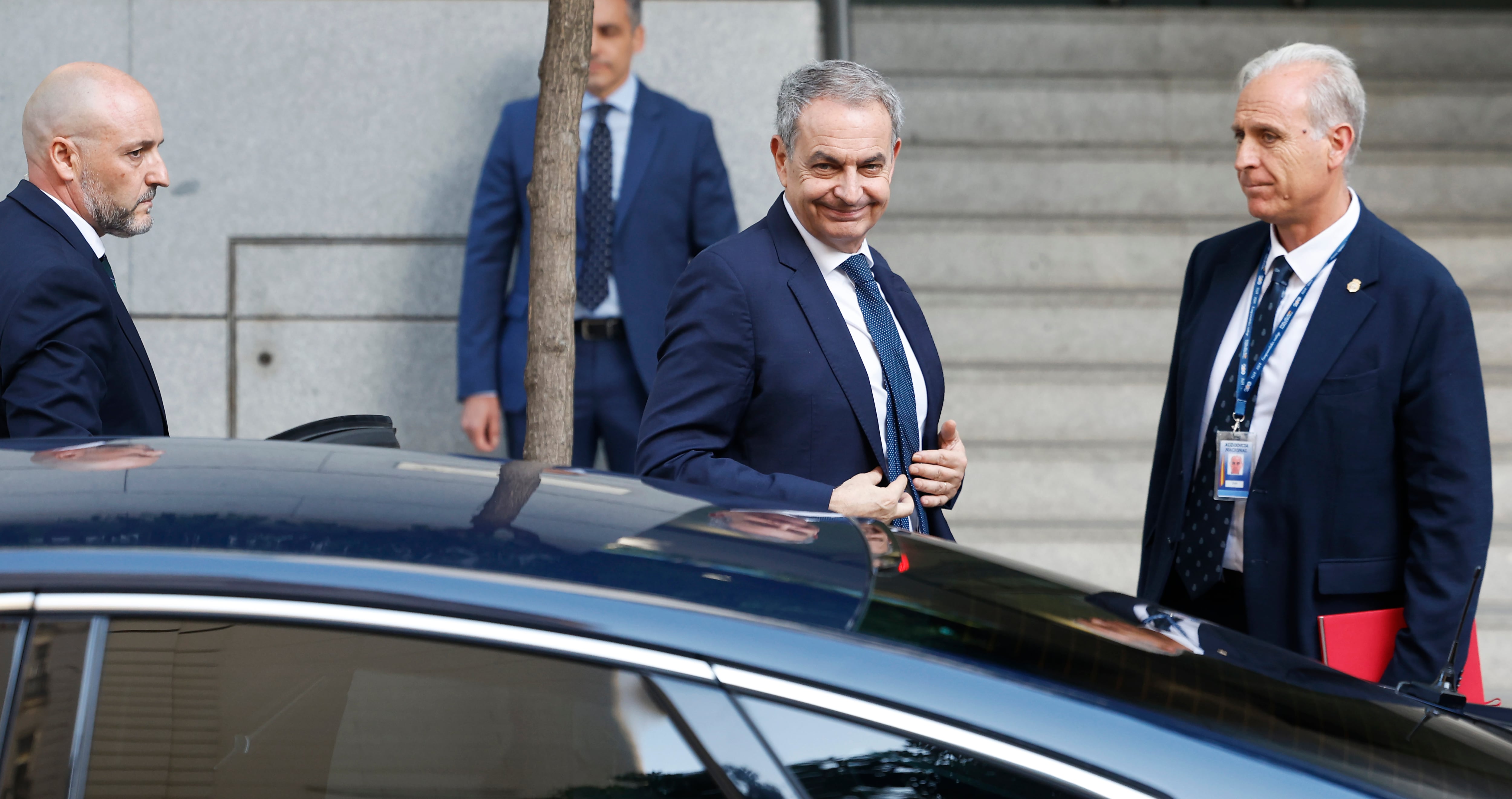Los expertos ven poco recorrido penal a las joyas de Zapatero si se acredita que las recibió como regalo siendo presidente
