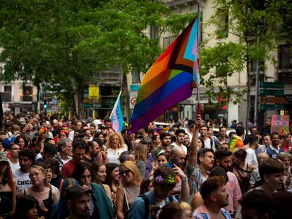 Una bandera LGTBIQ+, durante la manifestación del Orgullo crítico en Madrid.