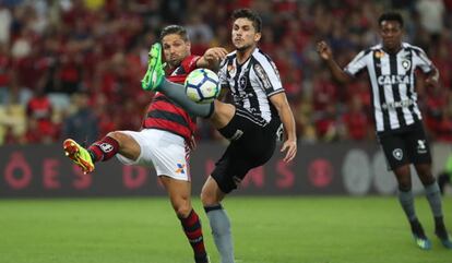 Botafogo é o clube mais endividado do Brasil, enquanto o Flamengo é quem mais diminuiu o déficit no último ano.