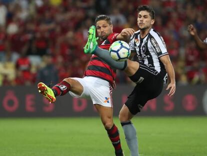 Botafogo é o clube mais endividado do Brasil, enquanto o Flamengo é quem mais diminuiu o déficit no último ano.