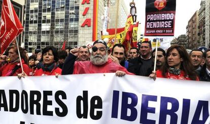 Marcha de los trabajadores de Iberia contra el plan de ajuste.