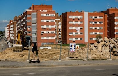 Obras del cantón ubicado junto a la calle de Juan Catalán, en septiembre de 2023.