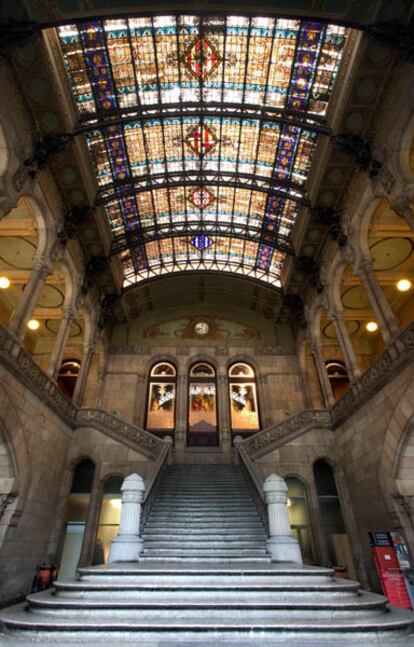 Escalera principal del Palau de Justícia, en el paseo Lluís Companys de Barcelona 1887 - 1911. -FOTO: RAFAEL VARGAS.