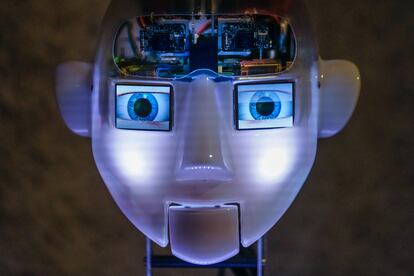 Rostro de un robot en la muestra 'Cerebro(s)' del Centro de Cultura Contemporánea de Barcelona (CCCB).