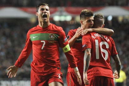 Cristiano Ronaldo celebra uno de sus goles ante Bosnia.