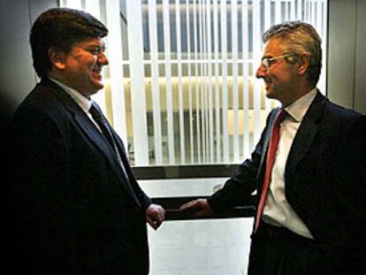 Miguel Ángel Lopera, director general de EAN Internacional, y José María Bonmatí, director general de AECOC.