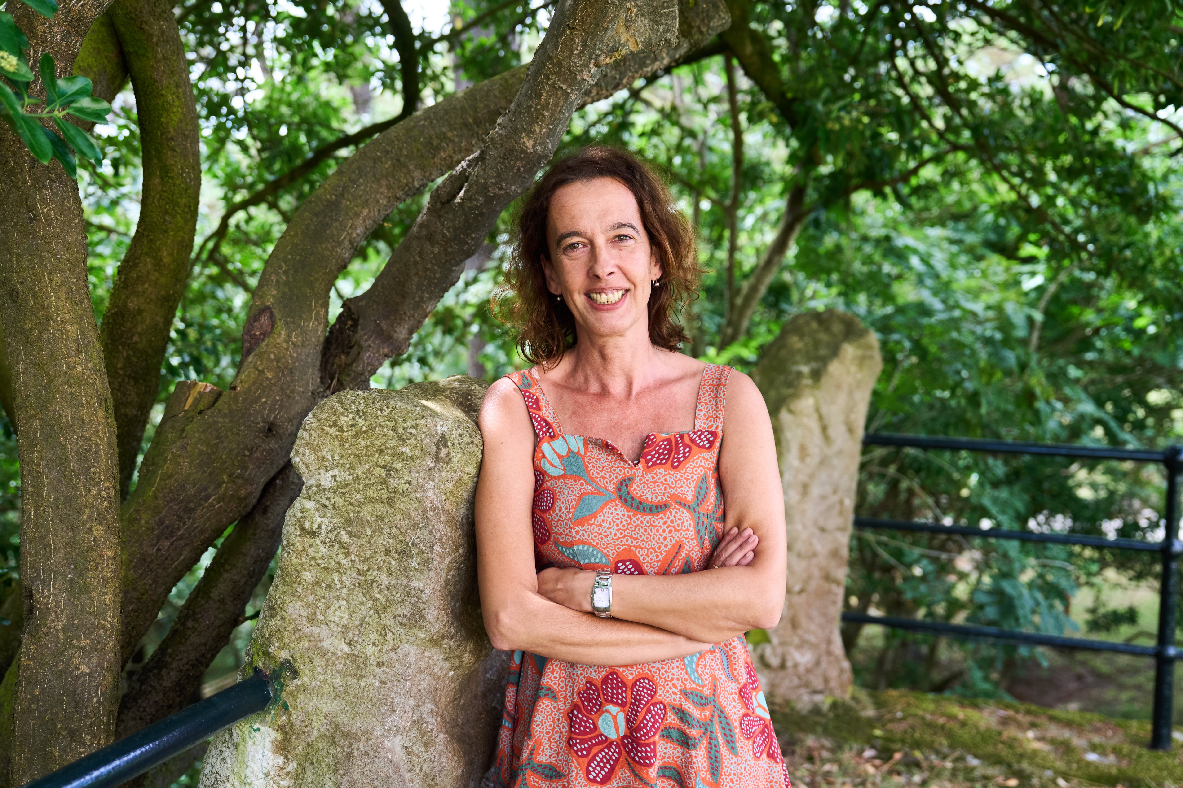 Susana Delgado, experta en microbiota, en los jardines del Palacio de la Magdalena, en Santander. 