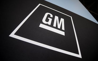 Logotipo de General Motor en el salón de Nueva York
