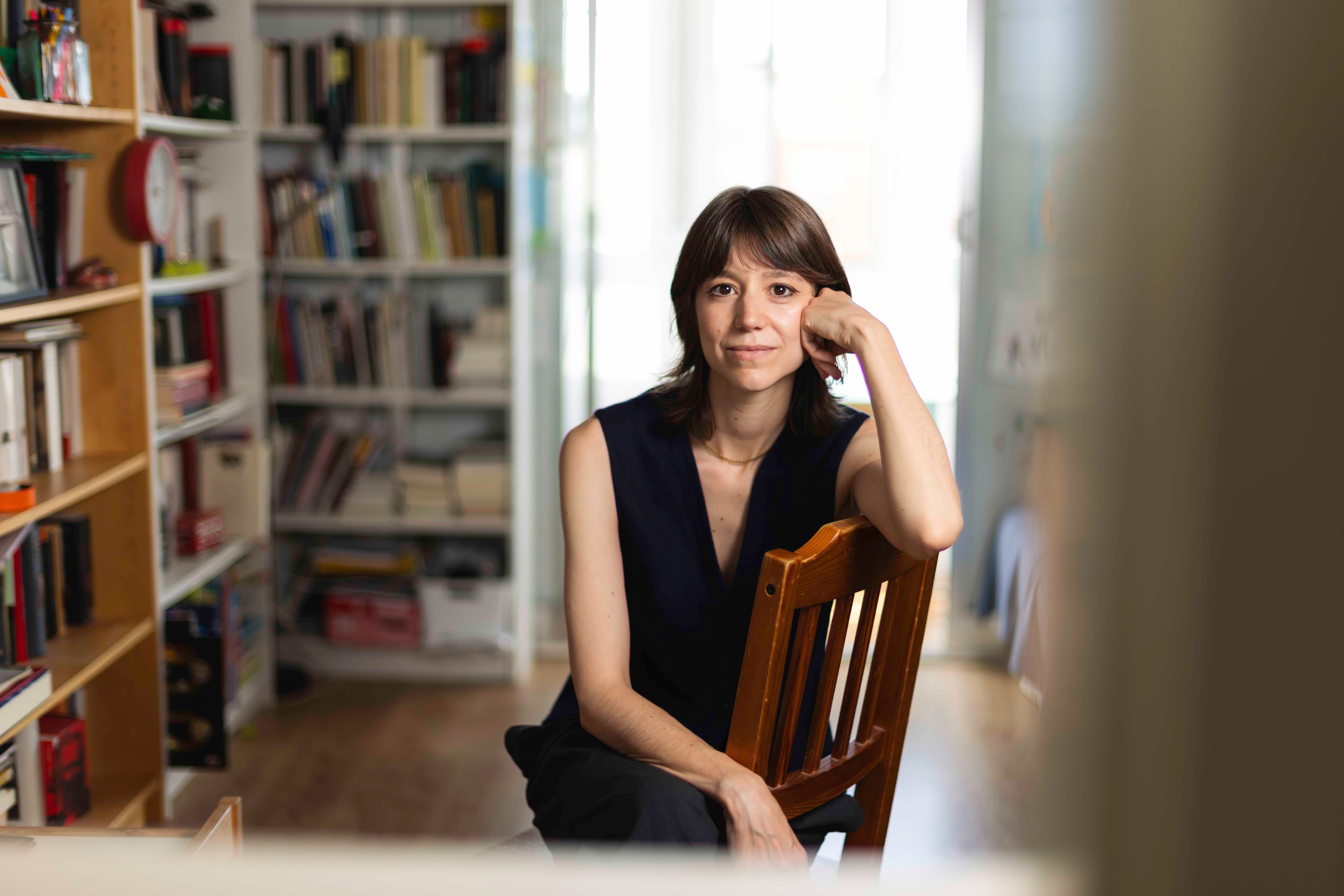 La escritora Ángela Segovia, autora de la novela 'Joi' (La uÑa RoTa), retratada en Madrid el 22 de mayo de 2026.