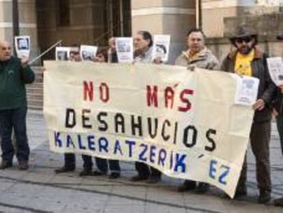 Una plataforma de afectados por la hipoteca en una concentración. EFE/Archivo