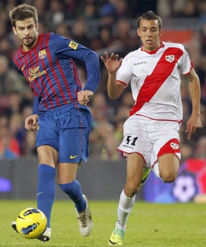 Piqué, durante el partido contra el Rayo.