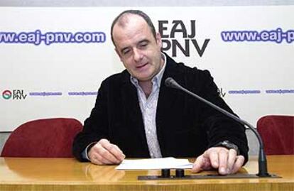 Joseba Egibar, durante la conferencia de prensa que ofreció ayer en Bilbao.