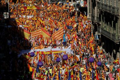 Vista de la manifestació per Via Laietana.