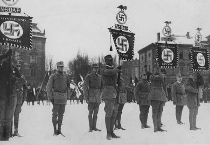 Parada de las SA en Múnich durante la primera conveción del partido nazi.