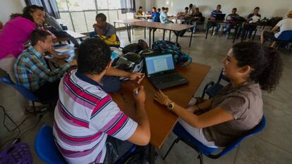 Estudantes colombianos.