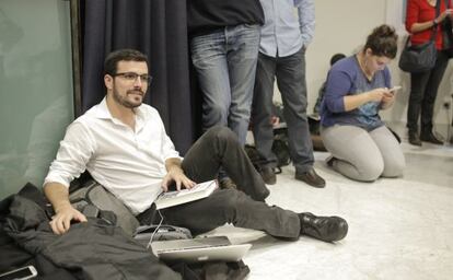 Alberto Garzón asiste a la presentación del libro de Julio Anguita, el pasado jueves en Madrid.