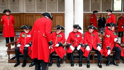 Pensionistas en el Royal Hospital Chelsea en Londres.