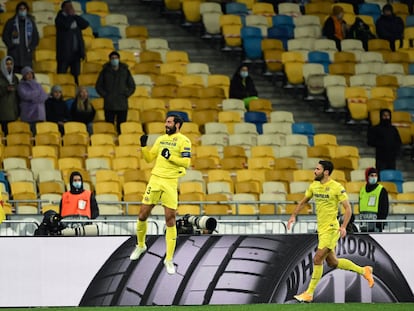 Raúl Albiol celebra su gol este jueves ante el Dinamo de Kiev en el Olympiyski Stadium, en la capital ucrania.