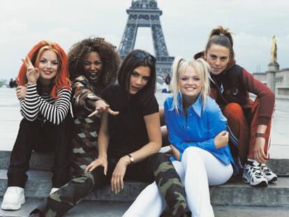Geri Halliwell, Mel B, Victoria Beckham, Emma Bunton y Mel C, hace 20 años en París.