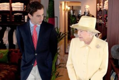 Adrián Simonetti CEO de La Martina ( hijo de Lando Simonetti, fundador de la marca) con la Reina Isabel de Inglaterra.