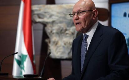 El primer ministro, Taman Salam, anuncia el nuevo Gobierno.