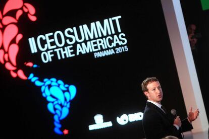 El fundador de Facebook, Mark Zuckerberg, habla frente a los los presidentes de México, Enrique Peña Nieto; de Brasil, Dilma Rousseff, de Panamá, Juan Carlos Varela en el II Foro Empresarial dentro del marco de la VII Cumbre de las Américas.