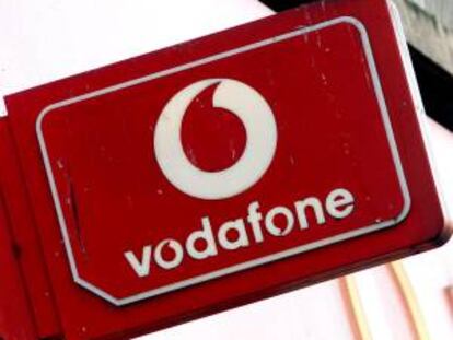 Logotipo de la compañía de telefonía Vodafone en el centro de Londres (Reino Unido). EFE/Archivo