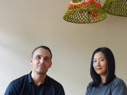 La indonesia Daliana Suryawinata y el alemán Florian Heinzelmann en la sede de Shau.