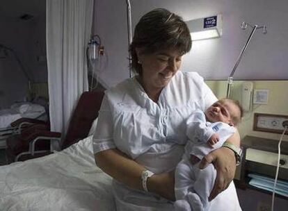 Iciar Ircio, con Markel, su bebé nacido el pasado sábado en el Hospital de Txagorritxu.