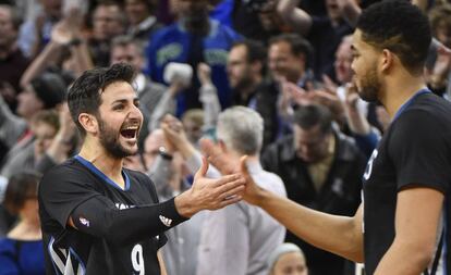 Ricky Rubio celebra un triunfo con Towns.