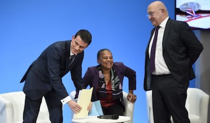 El primer ministro franc&eacute;s, Manuel Valls; la ministra de Justicia, Christiane Taubira, y el ministro de Finanzas, Michel Sapin, este mi&eacute;rcoles en El El&iacute;seo.